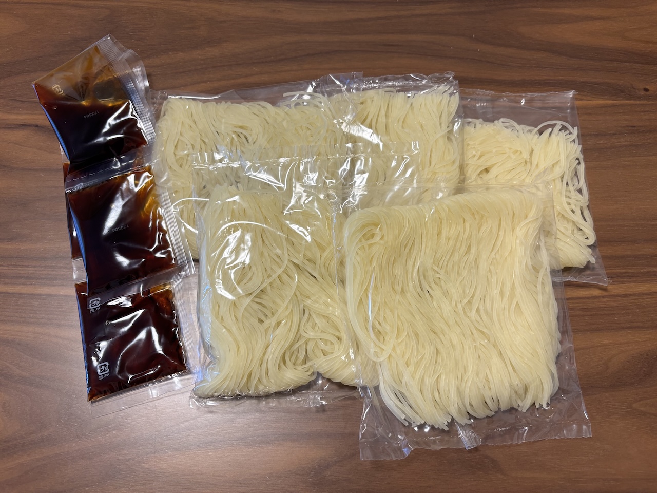 楽天で購入した韓国冷麺5食セット（麺とスープ各5袋）の実物写真