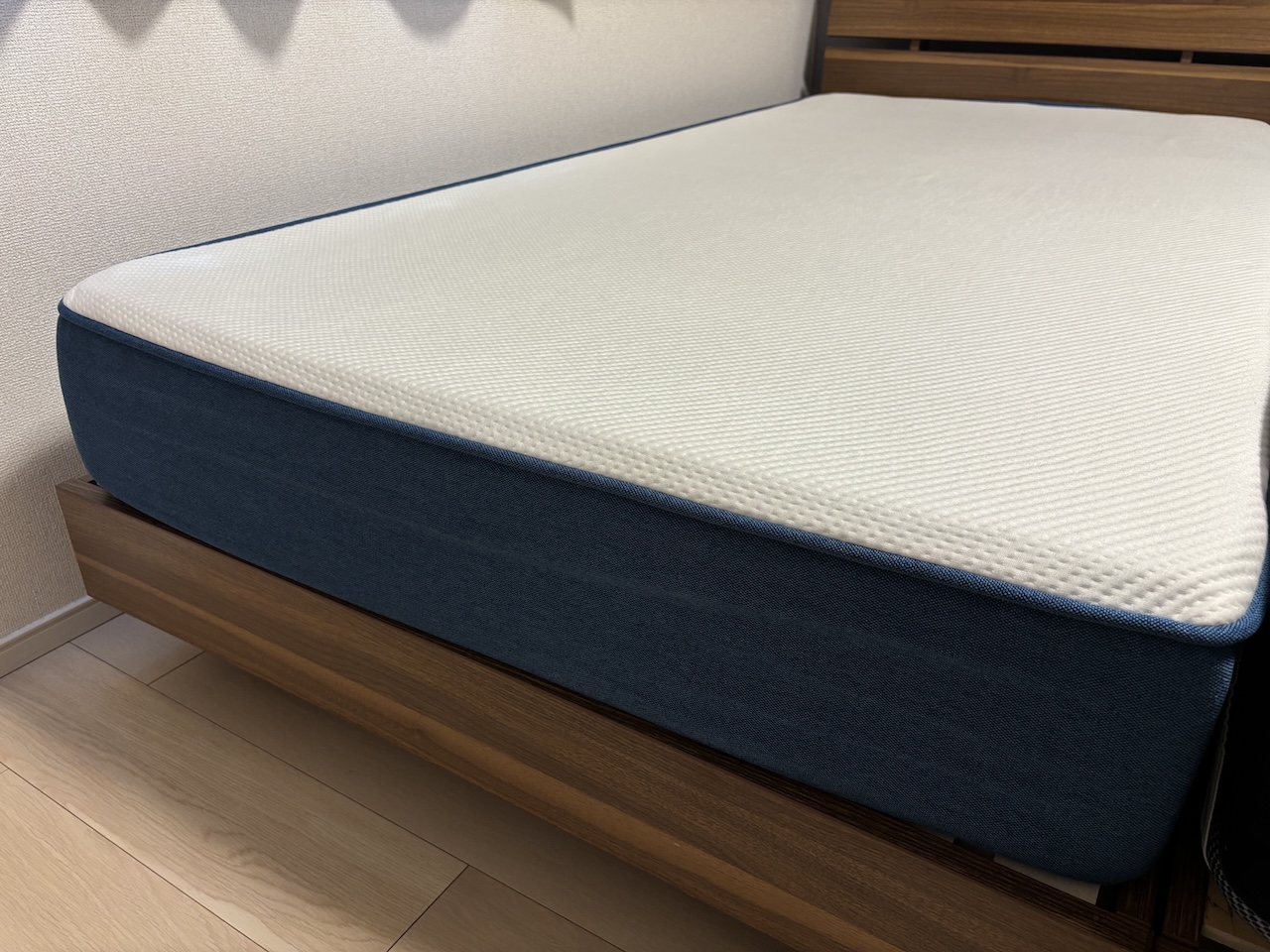 振動を伝えにくく快適な睡眠をサポートする「コアラマットレス」の商品画像。
