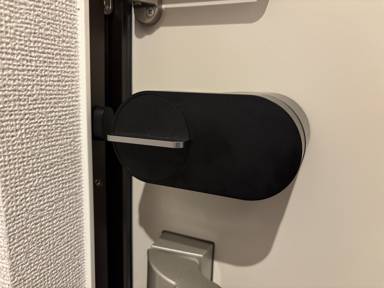 スマートロック「Qrio Lock（キュリオロック）」の商品画像。スマホで自動解錠できる便利アイテム。楽天で人気。